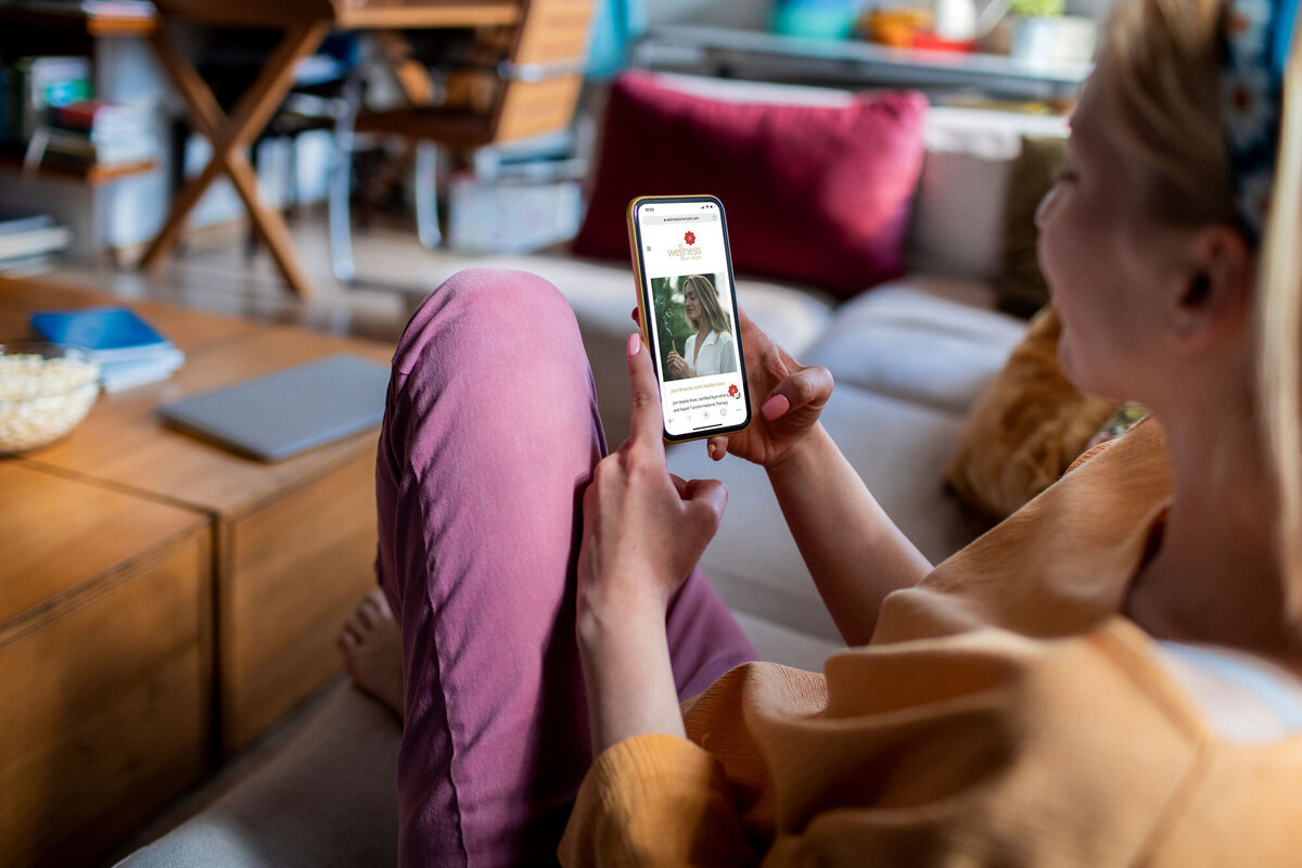 girl-on-phone-with-mockup